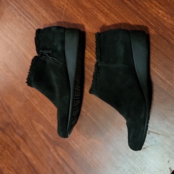 Cole Haan Grand Waterproof Boots Size 8.5 Booties Wedges Black Faux Fur - Picture 2 of 8